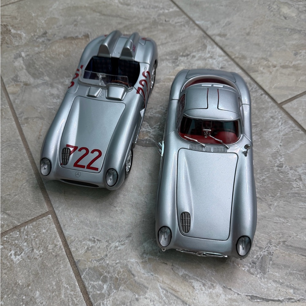 Set of 2 Mercedes Benz 300 SLR Silver Diecast Cars - Picture 2 of 12